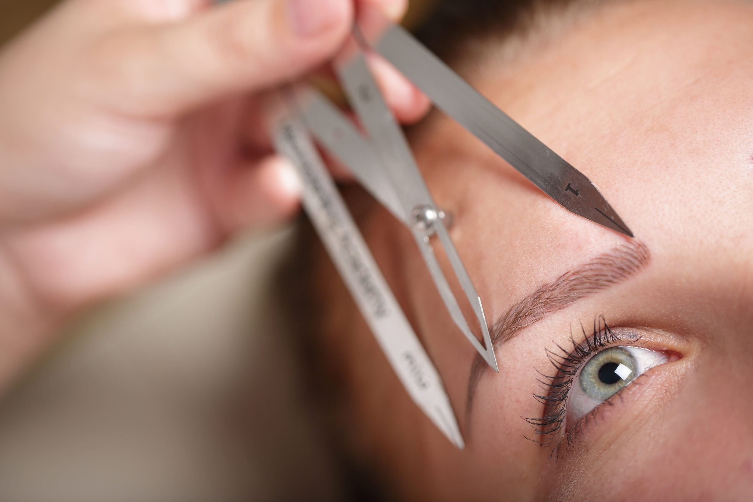 the-eyebrows-are-measured-for-the-treatment-2023-11-27-05-31-53-utc